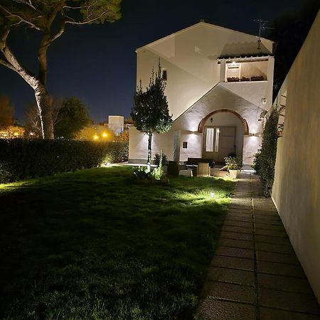 La Villa Apartments Tinaia - Excellent For Sardegna & Corsica - 6-8 Beds - Private Parking Included With Camera リヴォルノ エクステリア 写真