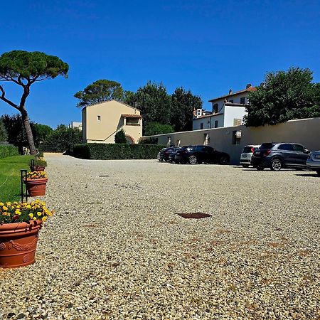 La Villa Apartments Tinaia - Excellent For Sardegna & Corsica - 6-8 Beds - Private Parking Included With Camera リヴォルノ エクステリア 写真