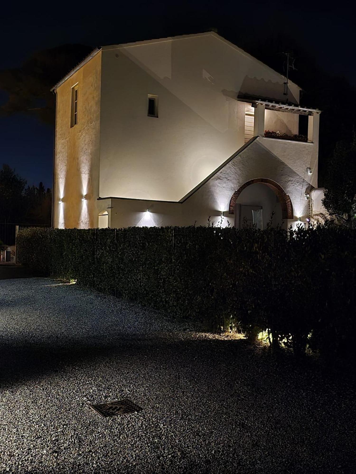 La Villa Apartments Tinaia - Excellent For Sardegna & Corsica - 6-8 Beds - Private Parking Included With Camera リヴォルノ エクステリア 写真