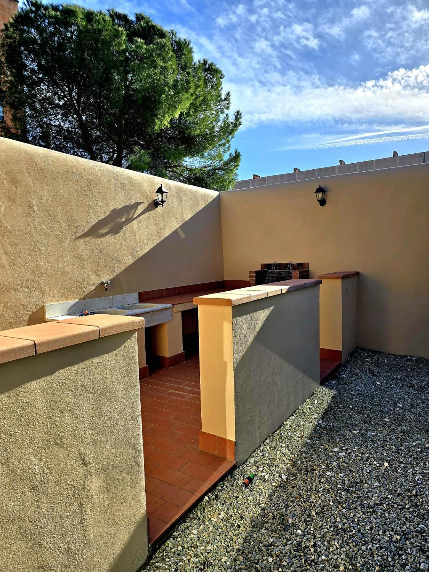 La Villa Apartments Tinaia - Excellent For Sardegna & Corsica - 6-8 Beds - Private Parking Included With Camera リヴォルノ エクステリア 写真