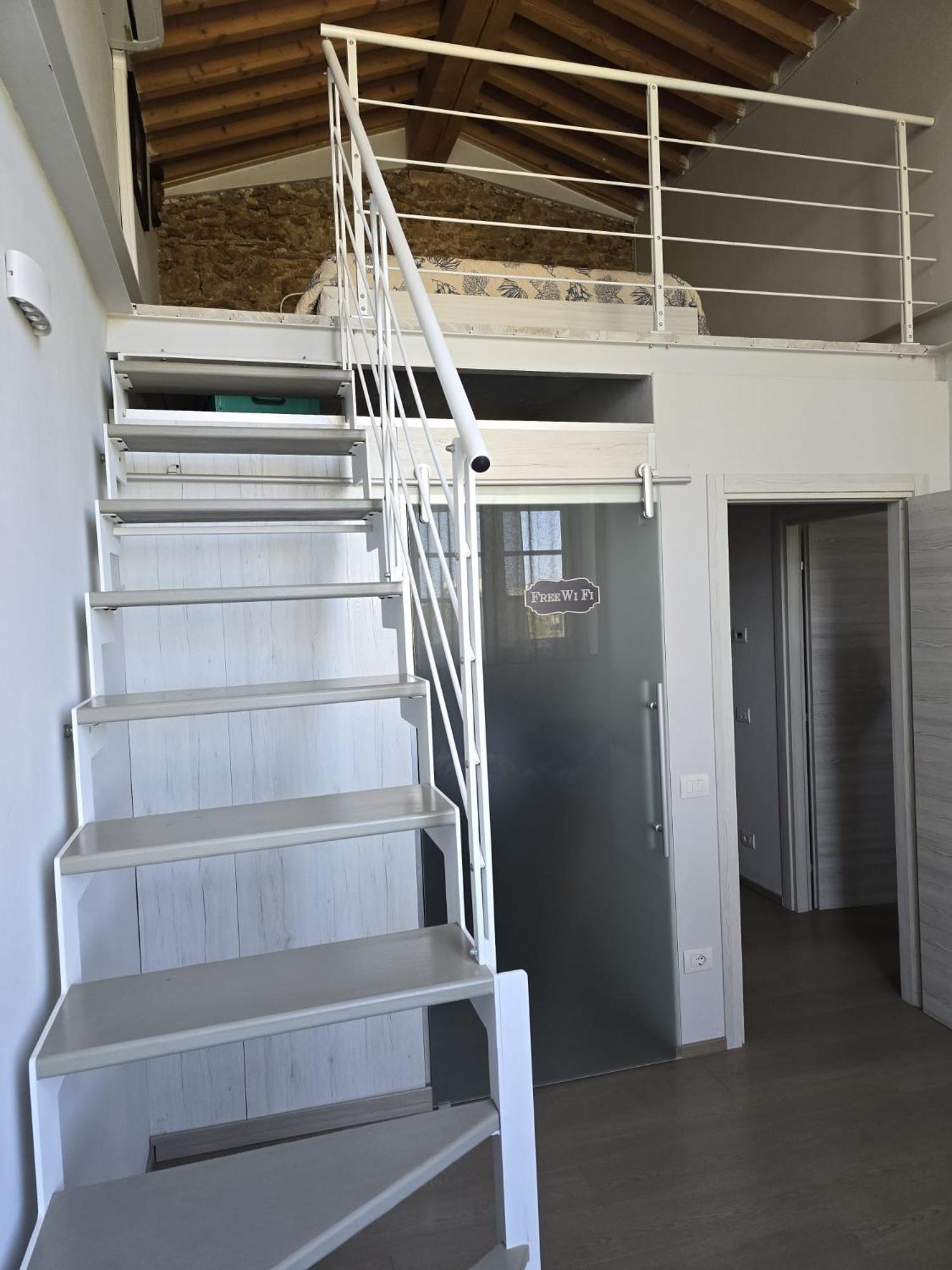 La Villa Apartments Tinaia - Excellent For Sardegna & Corsica - 6-8 Beds - Private Parking Included With Camera リヴォルノ エクステリア 写真