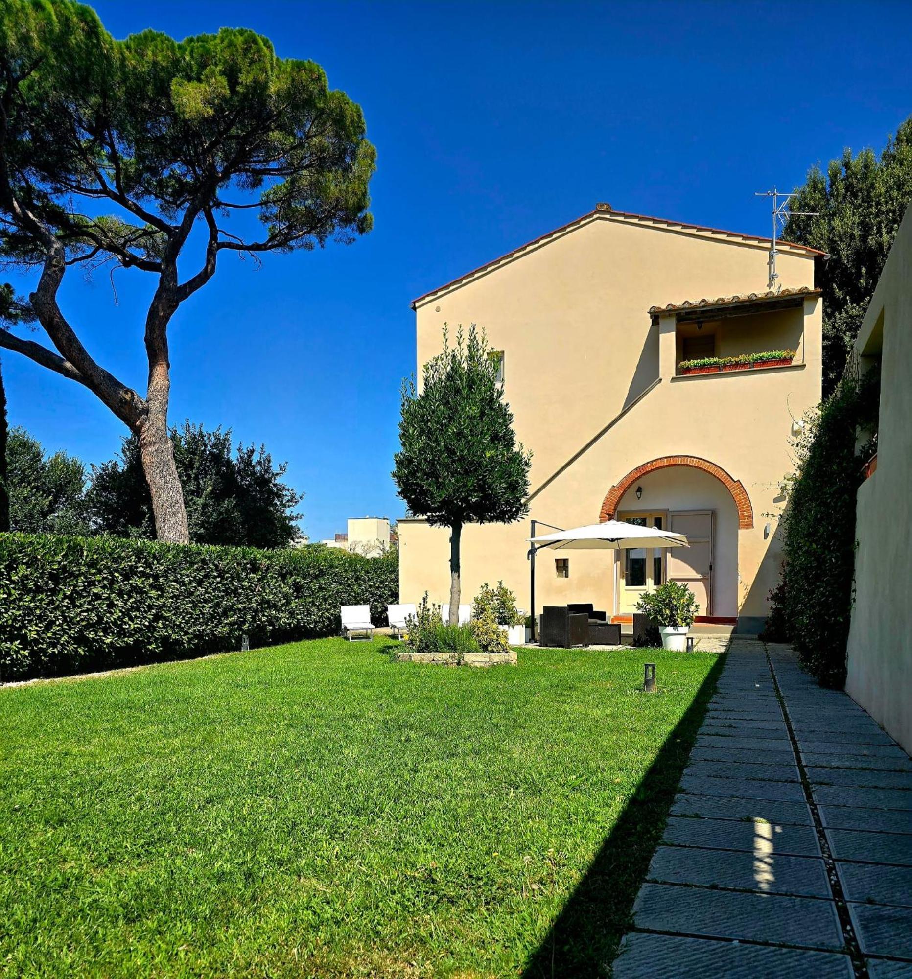 La Villa Apartments Tinaia - Excellent For Sardegna & Corsica - 6-8 Beds - Private Parking Included With Camera リヴォルノ エクステリア 写真
